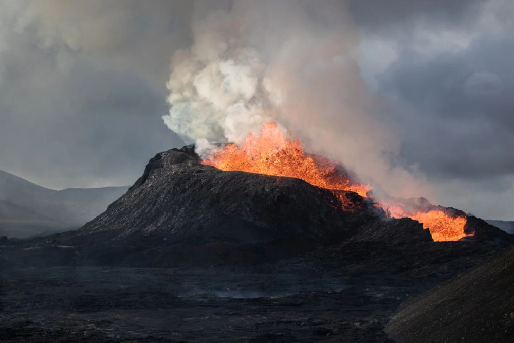 Iceland’s Volcanic Spine: Following the Rift That Built the Earth hekla’s fire beneath the clouds