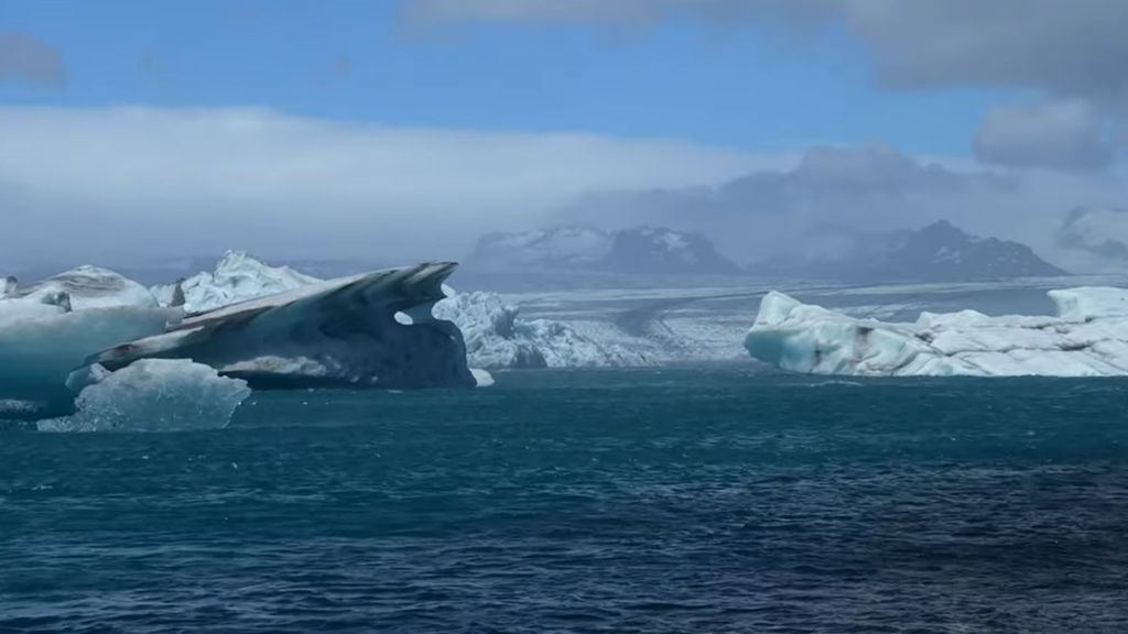 Vatnajokull: How a glacier sits on top of an active volcano jokulsarlon where volcanic history floats to the surface