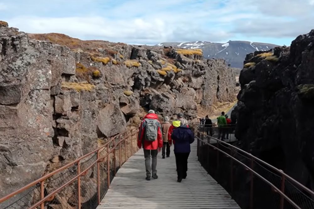 mid atlantic ridge running through iceland, separating the north american and eurasian tectonic plates