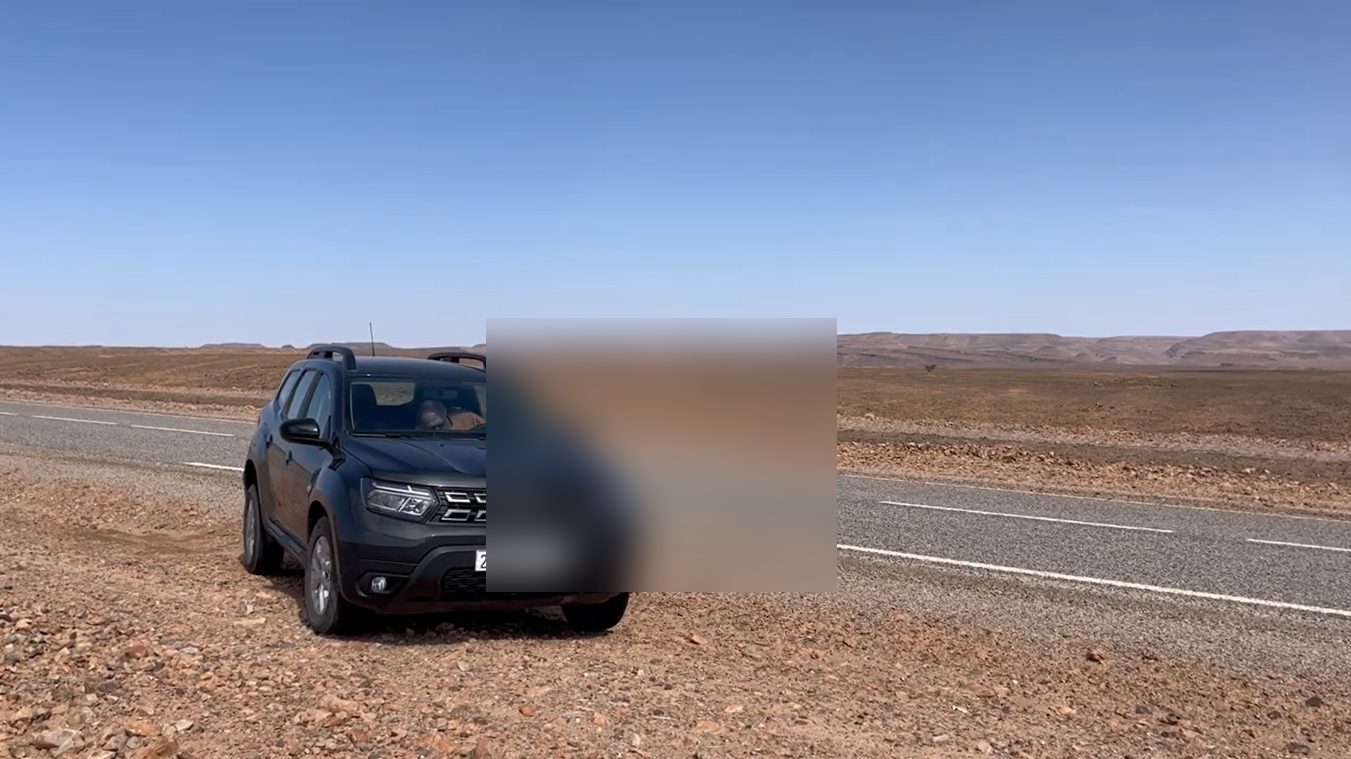 Anti-Atlas road trip Day 5: vehicle on the desert plateau approaching Bou Azzer