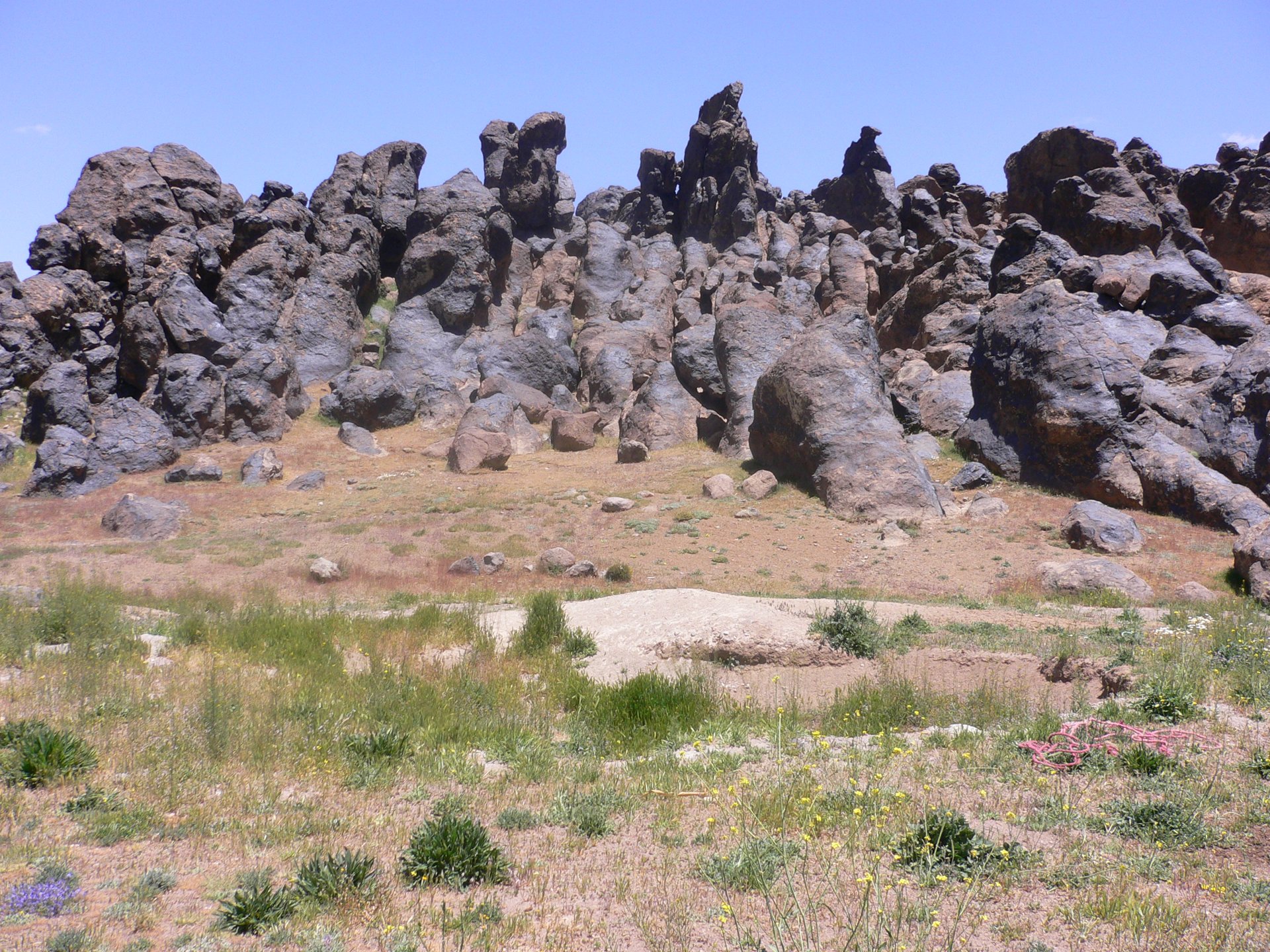 Jbel Siroua geology: volcanic rock formations on the massif